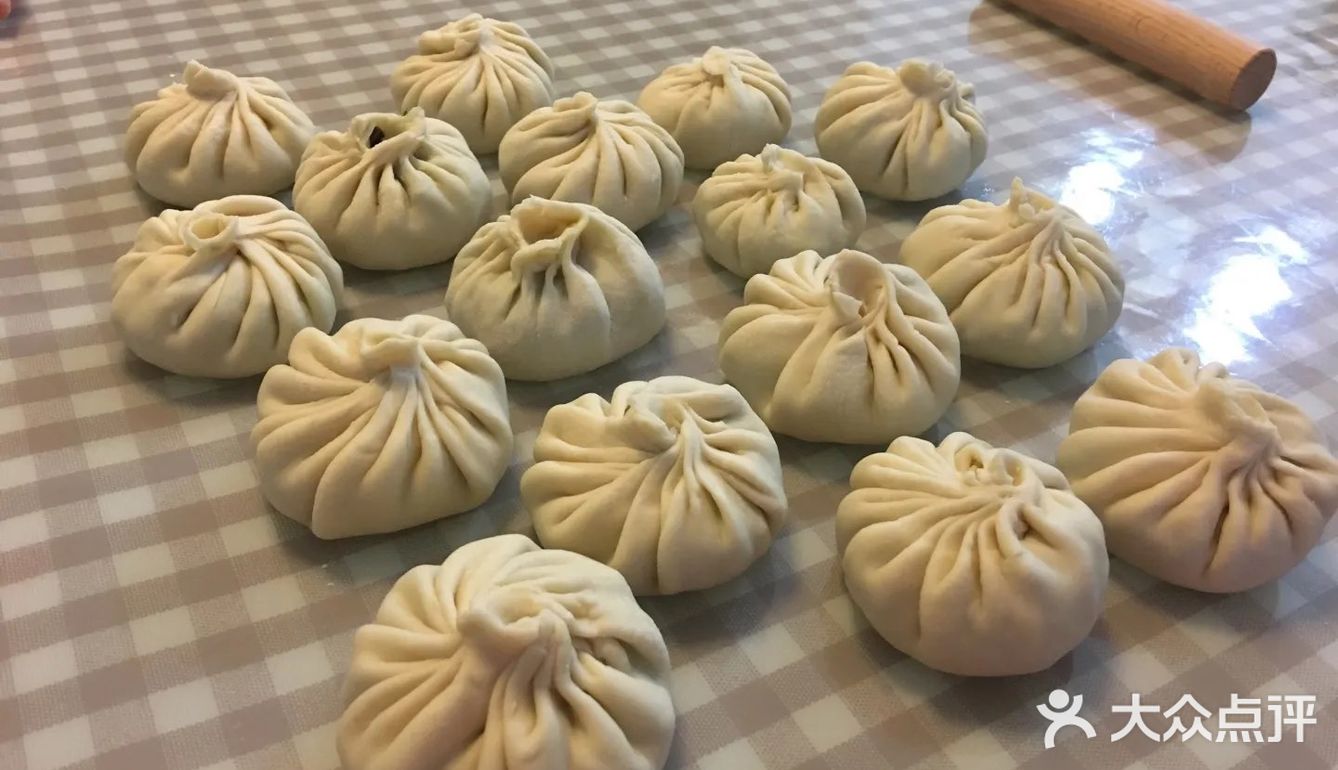 水温八九十度吧，揉制均勻后在温暖的地方靜置半个小時