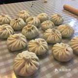 水温八九十度吧，揉制均勻后在温暖的地方靜置半个小時