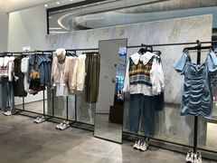 -URBAN REVIVO(上海中庚漫游城店)