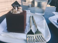 小布朗-UNI UNI(环亚凯瑟琳店)