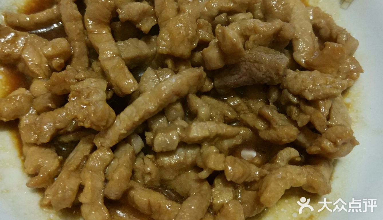 炒精肉，也能叫极简版的小炒肉吧