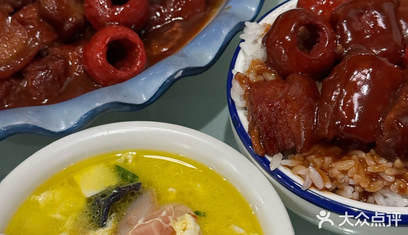 带大家参观下我们的河边小食堂