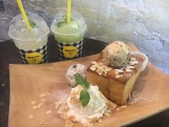 -莓园冰淇淋店