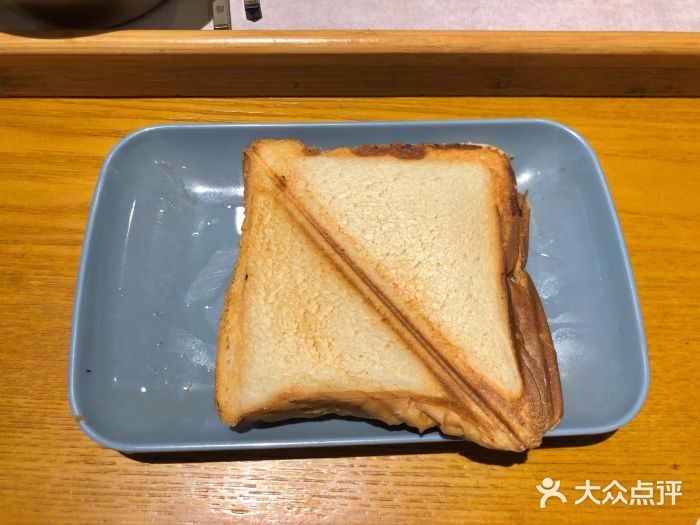 路小串啤酒烧烤炭烤海鲜(洋河店)烤面包片图片