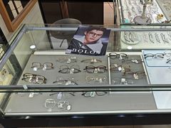 -光明眼镜·蔡司授权(徐泾店)