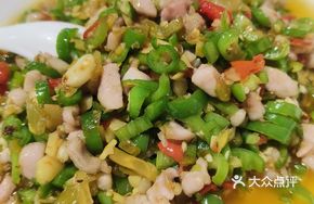 Sour Cabbage Rabbit with Broken Rice