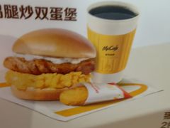 -麦当劳(上海虹桥站30B检票口楼上)