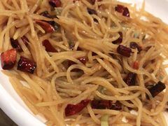 酸辣土豆丝-合合春饼·酱骨·东北菜(潘家园店)