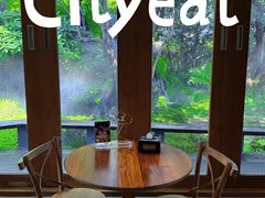 -Chom Cafe and Restaurant