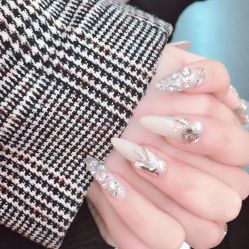 -蜜丝卡伦美甲美睫半永久