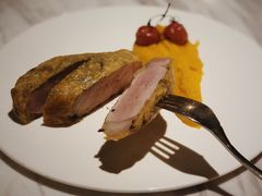 威灵顿猪柳配青酱-La Mer Restaurant & Lounge