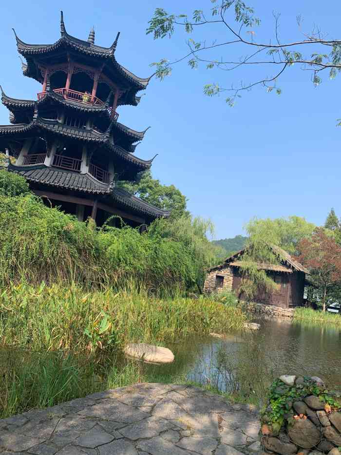 蝴蝶岛名字起的很特别,位于南北湖西南角的-大众点评