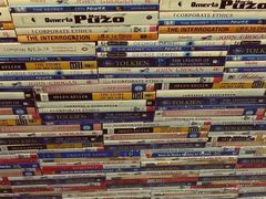 -猫的天空之城概念书店(杭州南宋御街店)