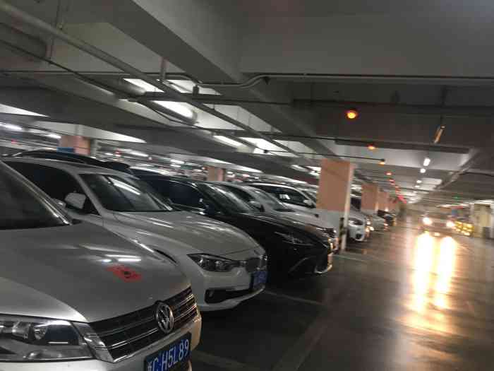 西溪印象城-停车场-"印象城停车场有地上和地下,因为是工作日来.