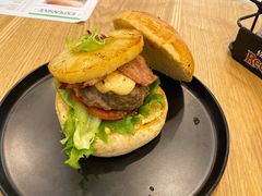 牛泰极-龙治汉堡(中华城店)