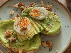 牛油果煮蛋吐司-RAC BAR(安福路店)