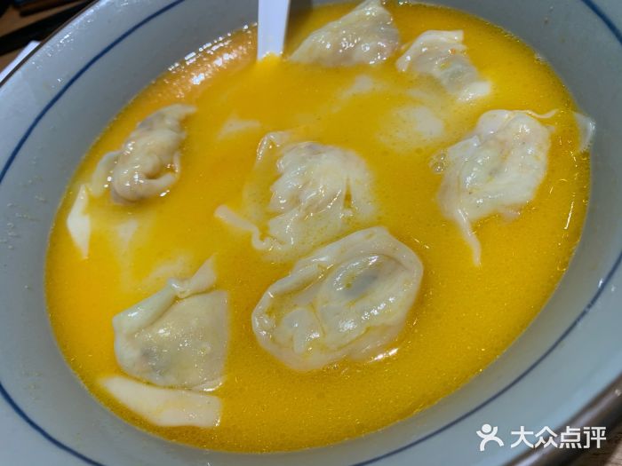 蟹黄鱼·深夜面馆(巨鹿路店)金汤黄鱼馄饨图片
