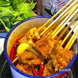 农贸市场里吃串串！！！！大城市真的好会！！