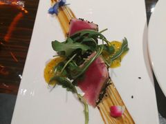 日本蓝鳍金枪鱼色拉配蒜香芝麻酱-YUE·6·西式融合餐厅(外滩六号店)