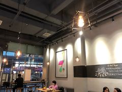 大堂-HELLO 27 意面·沙拉·帕尼尼