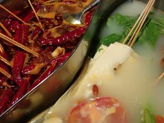菌汤红油鸳鸯锅-热辣宗师·串串火锅(万达金街店)