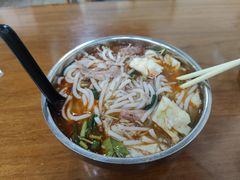 -鸿浩扒猪脚米线