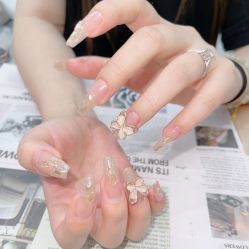 -七彩虹美甲美睫 半永久