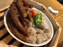 排骨拼凤爪-彩蝶谷美食廊·粤式经典南番顺·铁板烧烤泰风味(广州长隆酒店)