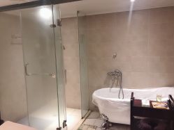 -PE SALON
