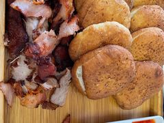 小饼炭烧肉-龙香居海鲜家常菜饭店·特色驴肉·古城浑锅