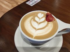 甜心草莓拿铁-ZING COFFEE 镜咖啡