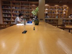 -漕河泾街道图书馆(漕河泾社区文化活动中心店)