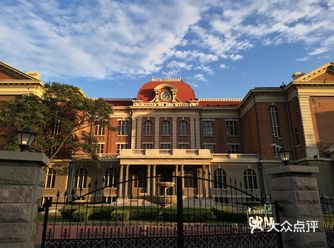 第一个介绍的景点 便是天津外国语大学 精致的大学校园