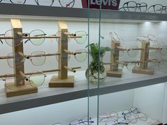 -翰佐蔡司小乐圆·依视路星趣控·暴龙眼镜折扣店