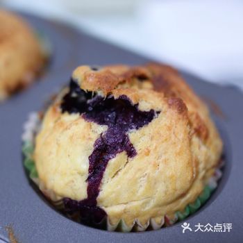 刚好有熟透的香蕉和吃剩的蓝莓，就做个零失败的快手小点