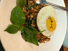 罗勒叶炒鸡肉-帕蓝·暹罗料理(大学路店)