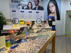 -天空之镜眼镜店蔡司依视路配镜授权零售店(望京颐堤港店)
