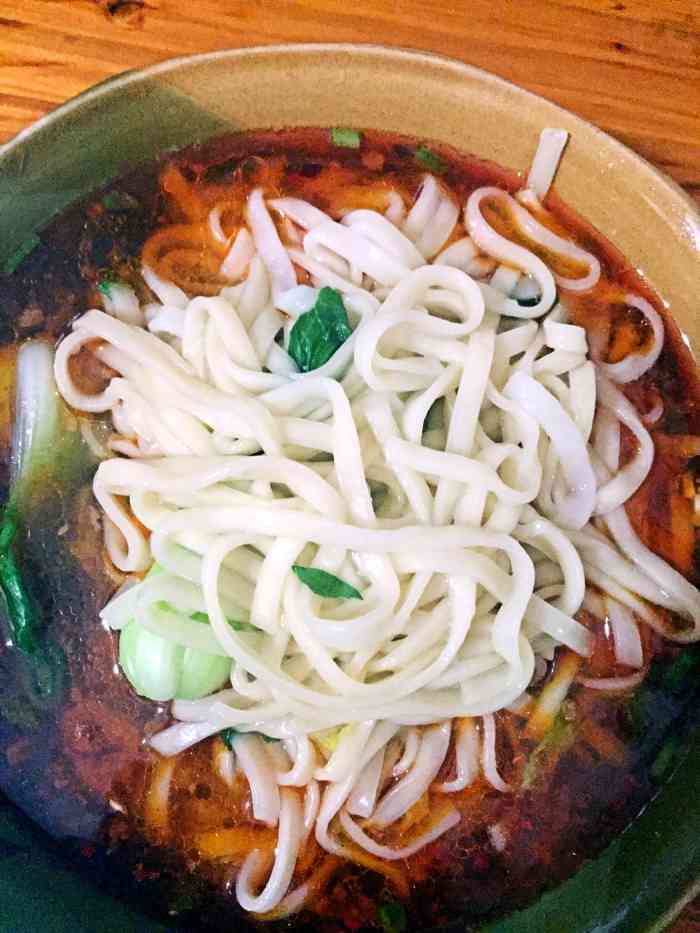 打分   /人 面条是扁扁的韭菜叶子面.