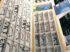 -光明眼镜·蔡司授权(徐泾店)