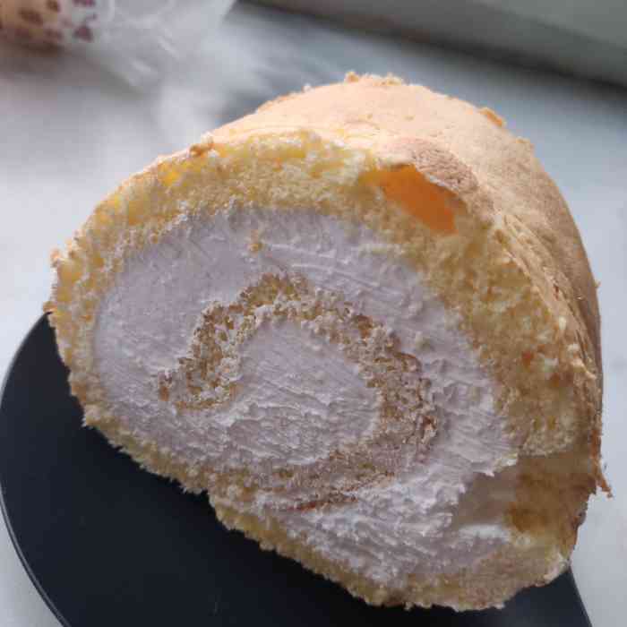 百香林西点(秋林店)-"蝴蝶酥脆,偏干,两三个会腻.泡芙奶油也.