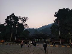 -峨眉山报国寺