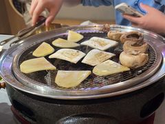 -围炉肉舍•炭烤活鳗•丹东海鲜烤肉(步行街店)