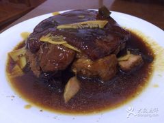 红烧扒肘子-雅仕聚酒馆