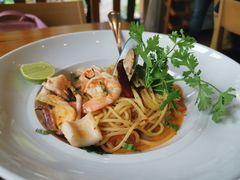 -Chom Cafe and Restaurant