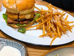 27&nbsp;牛肉汉堡-HELLO 27 意面·沙拉·帕尼尼