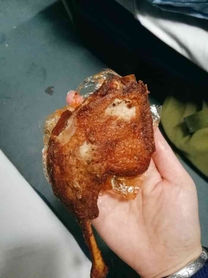 上饶火车站鸡腿小摊-"每次座火车路过上饶都会买上饶山鸡腿吃,不.