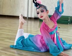 -租旗袍租礼服馆
