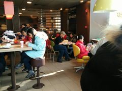 等位区-麦当劳(南京路2店)