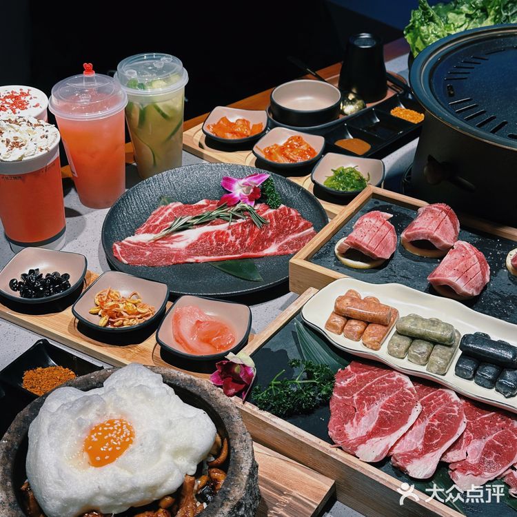 开在河岸的烤肉