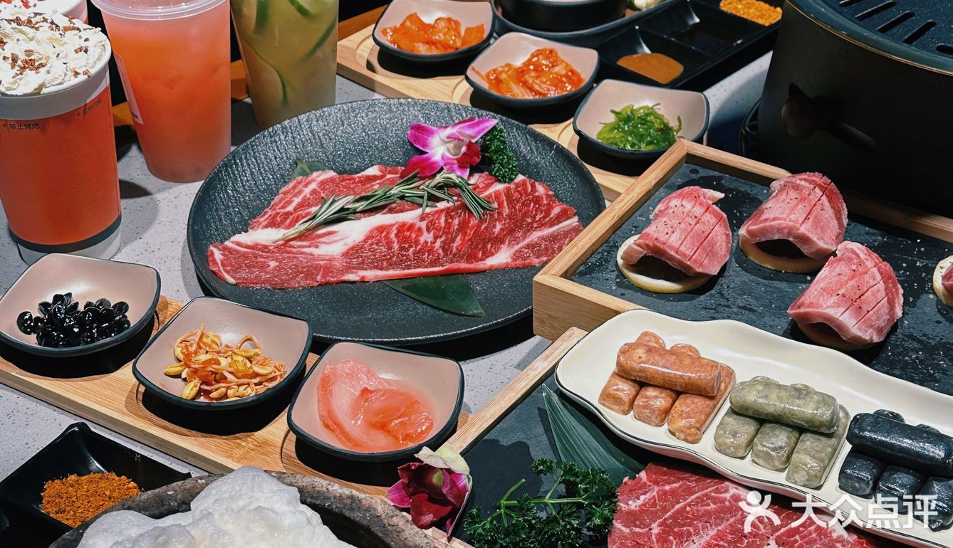 开在河岸的烤肉